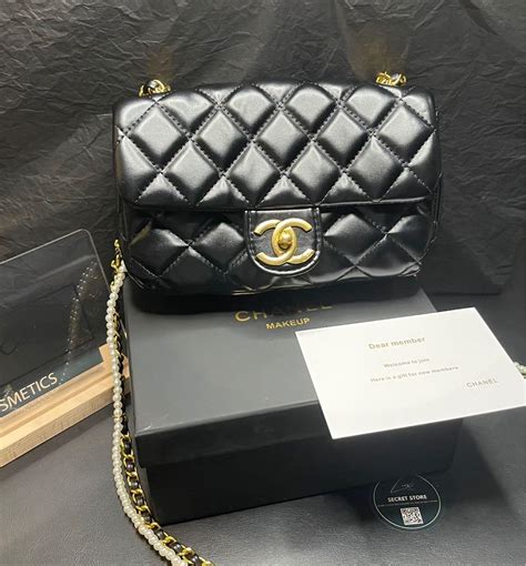 chanel makeup bag.|chanel makeup bag free gift.